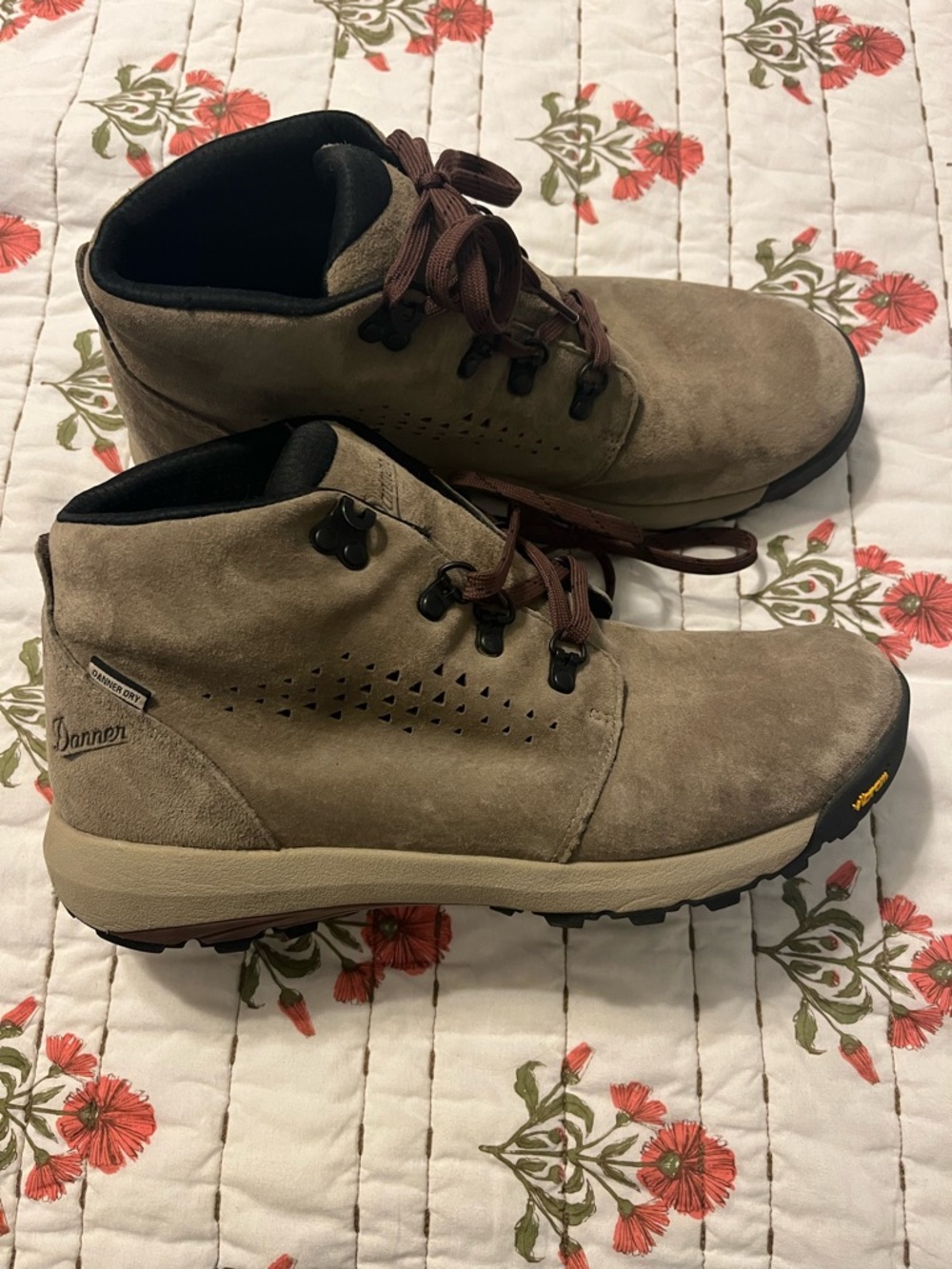 Danner women’s Taupe Suede inquire chukka waterproof Boots size 11